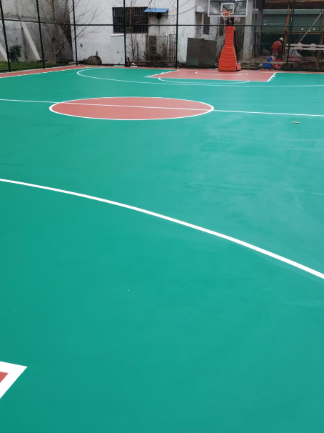 三亚 球场长期使用易出现地面开裂